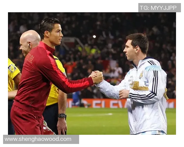 足坛巨星高清照片赏析与生涯精彩瞬间全景回顾