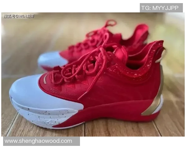 缓震性能卓越的扁平足球星设计解析与运动表现提升效果分析 缓震性能卓越的扁平足球星设计解析与运动表现提升效果分析